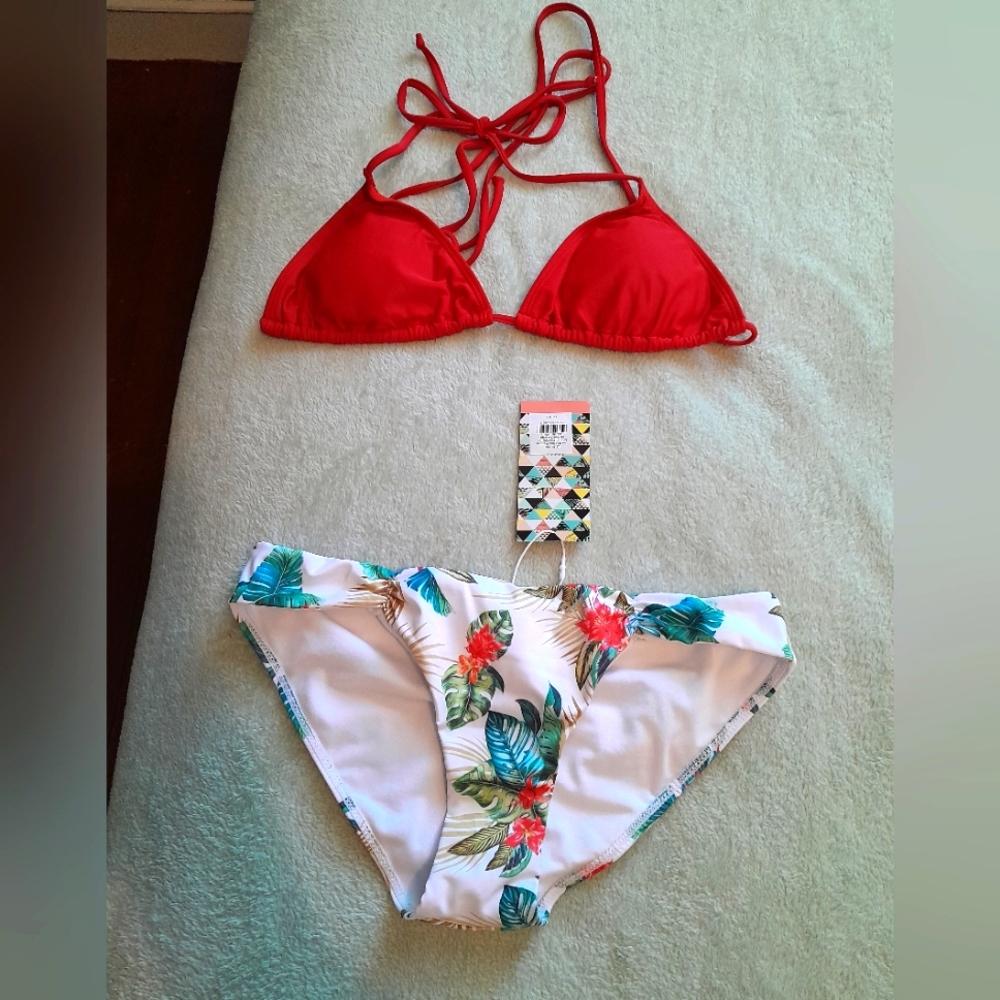 NEW Tropical Red Bikini  Set Low Rise Bottom/Triangle Red Top Size XS